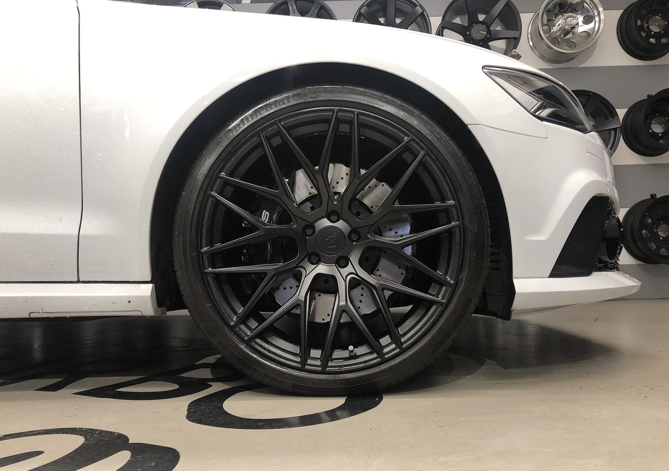 Audi RS6 (2015) on Covert CV1