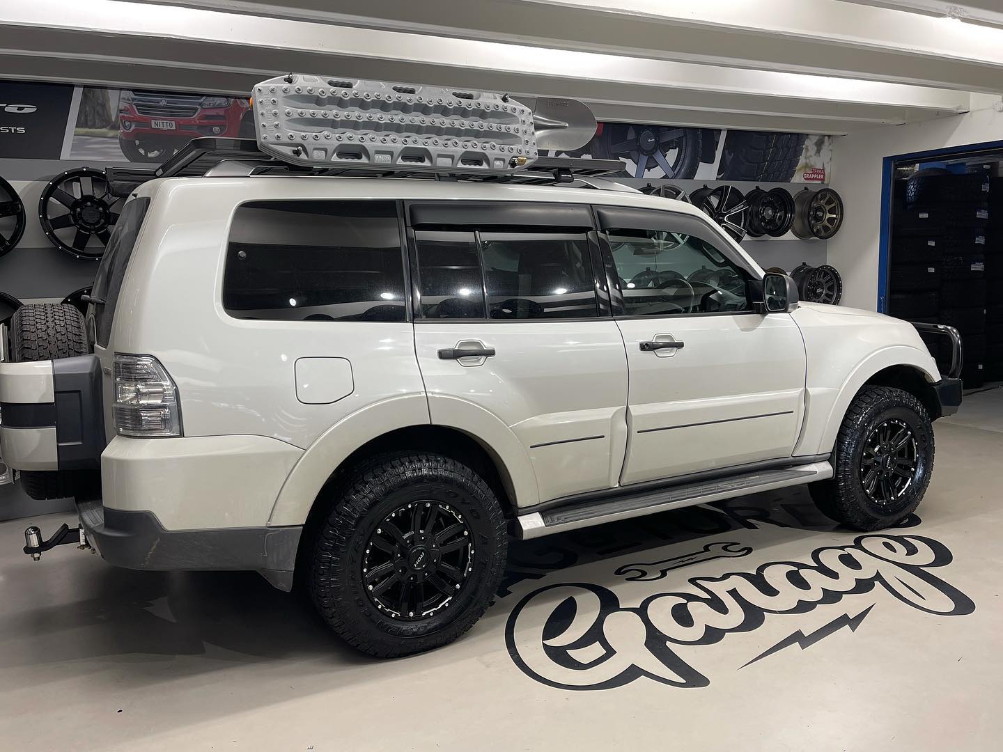 Mitsubishi Pajero on ROH Vapour
