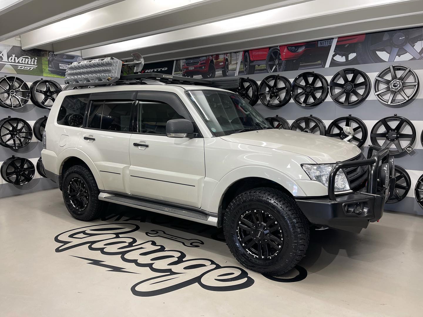 Mitsubishi Pajero on ROH Vapour