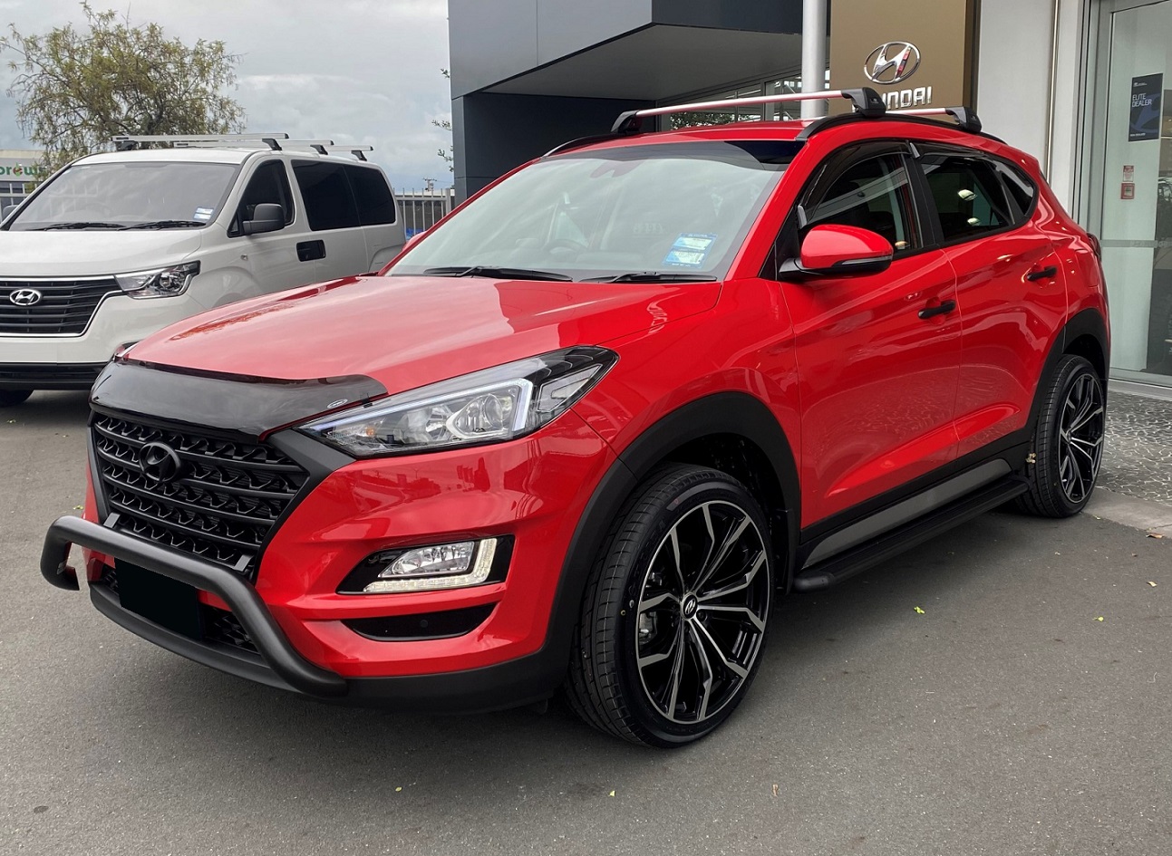 Hyundai Tucson on BGW Black Widow