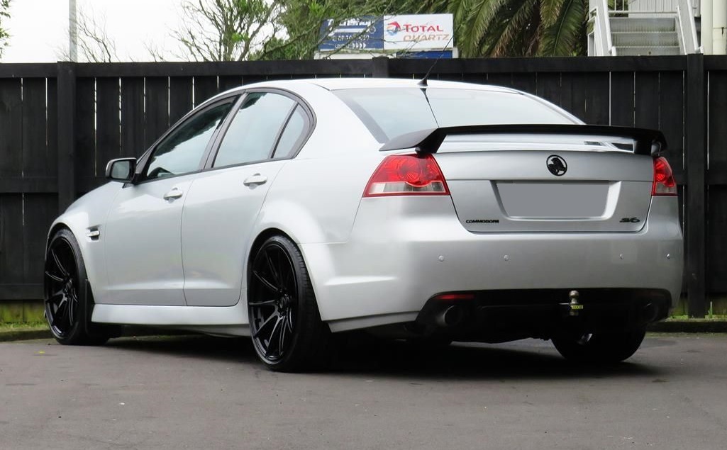 Holden Commodore VE on BGW Circuit