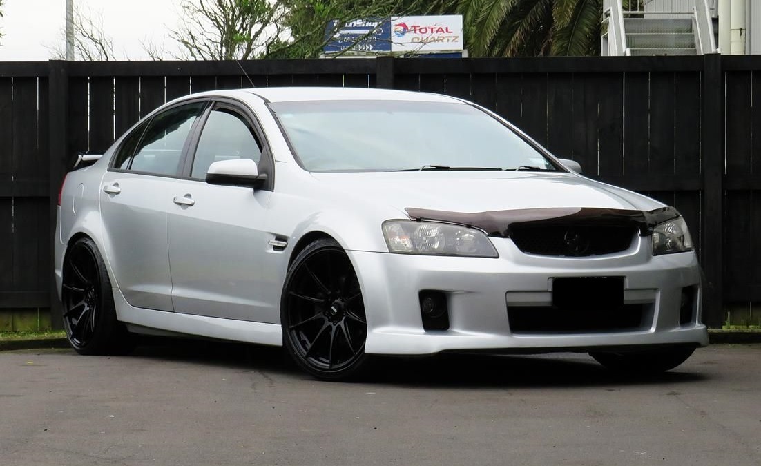 Holden Commodore VE on BGW Circuit