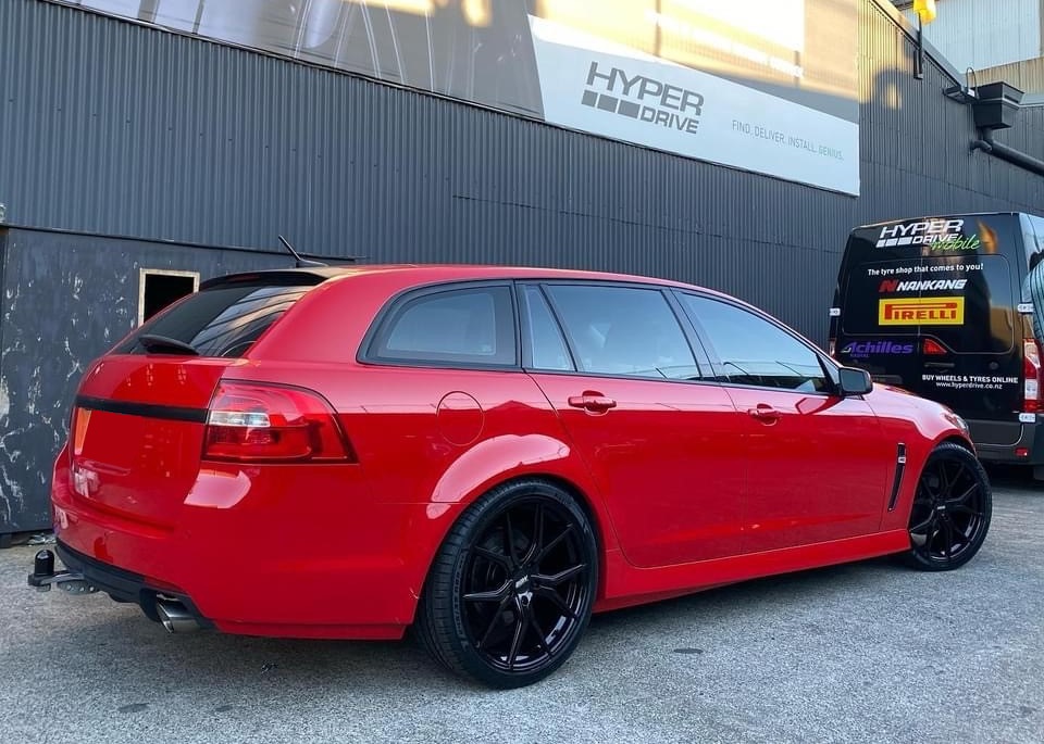 Holden Commodore VF on BGW Compton