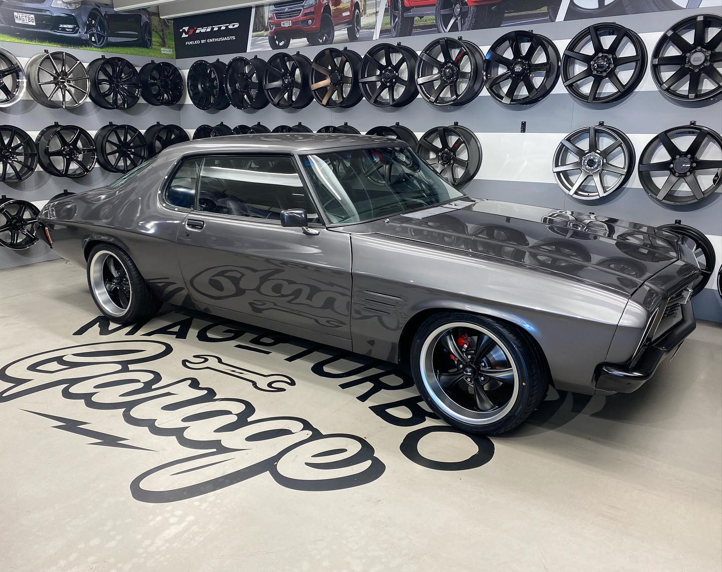 Holden HQ (1971) on Ridler R695