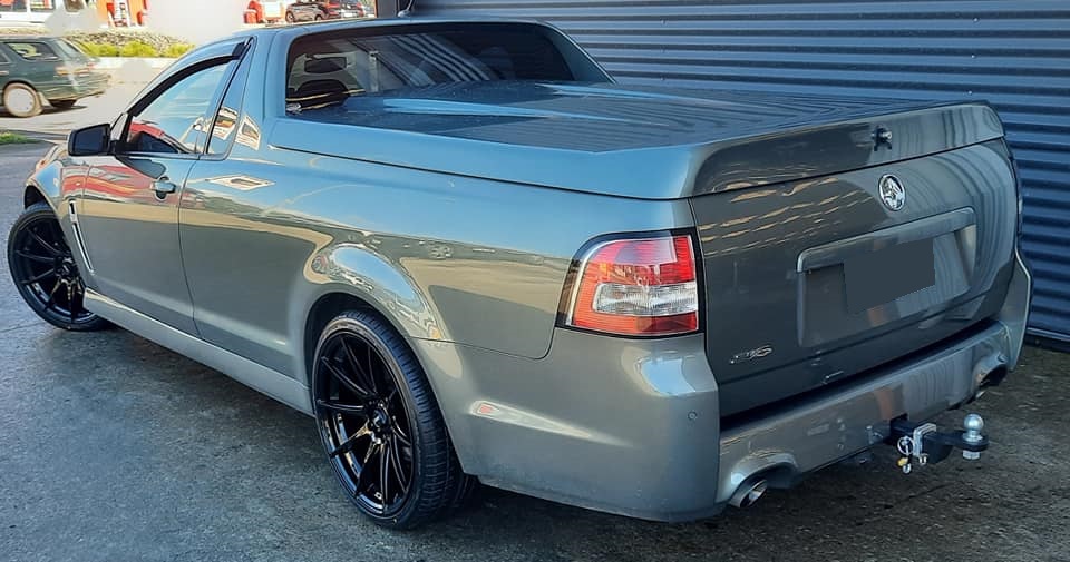 Holden Commodore VF on BGW Circuit