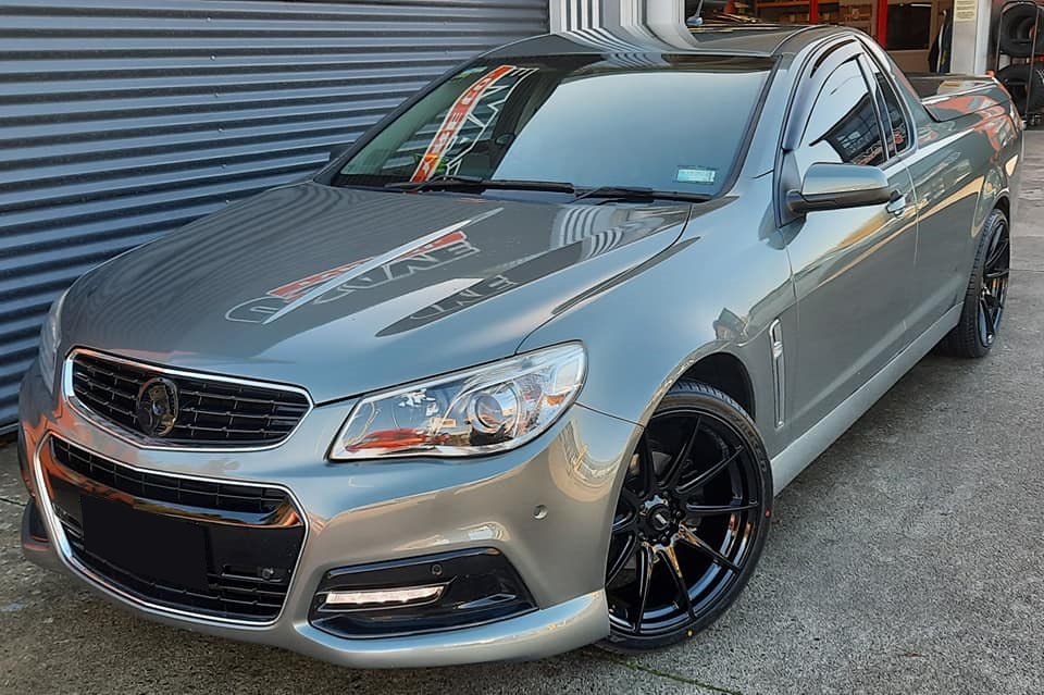 Holden Commodore VF on BGW Circuit