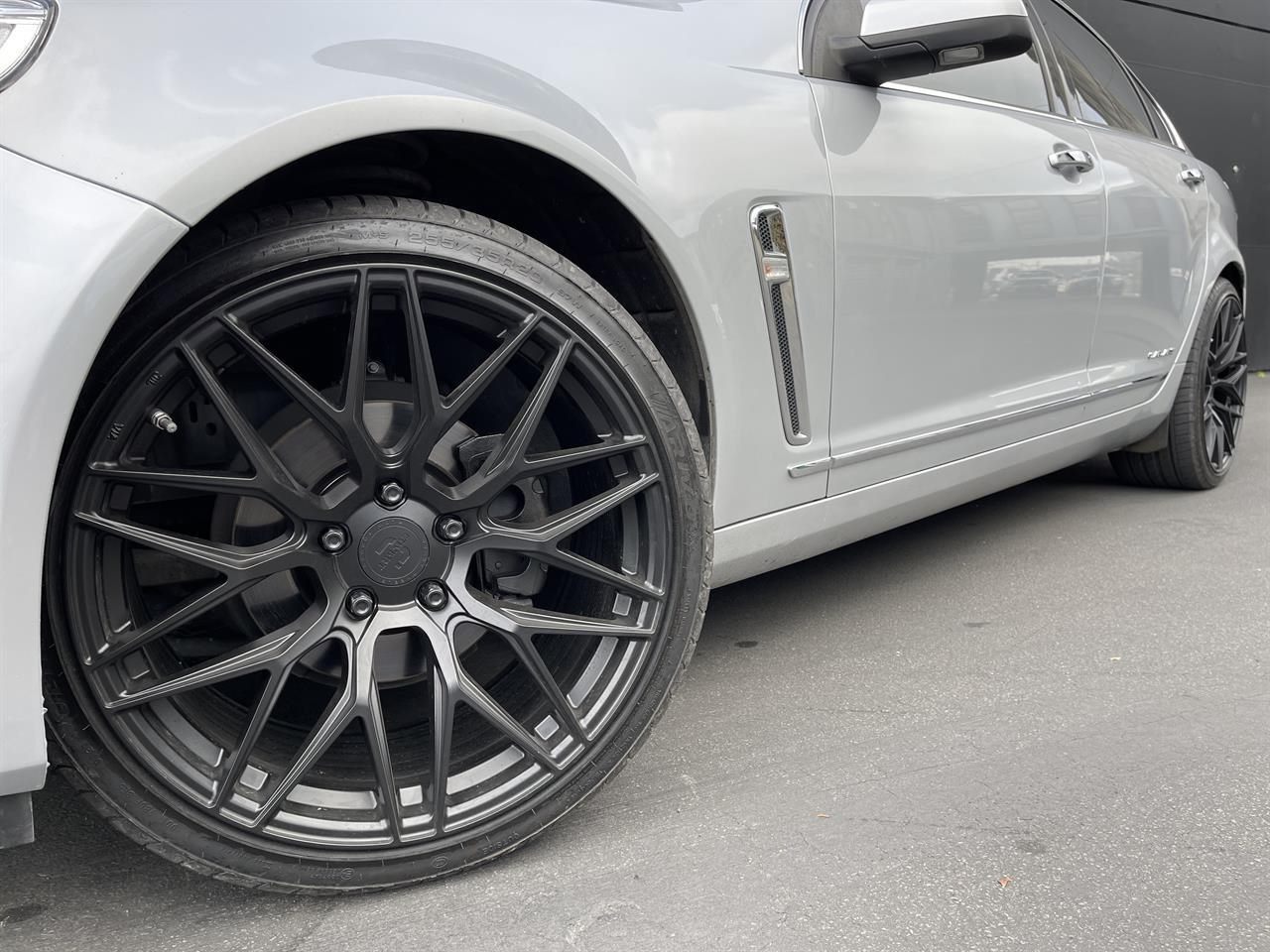 Holden Commodore VF on Covert CV1