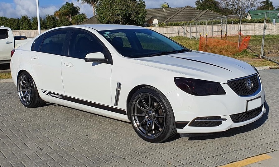Holden Commodore VF on BGW Circuit