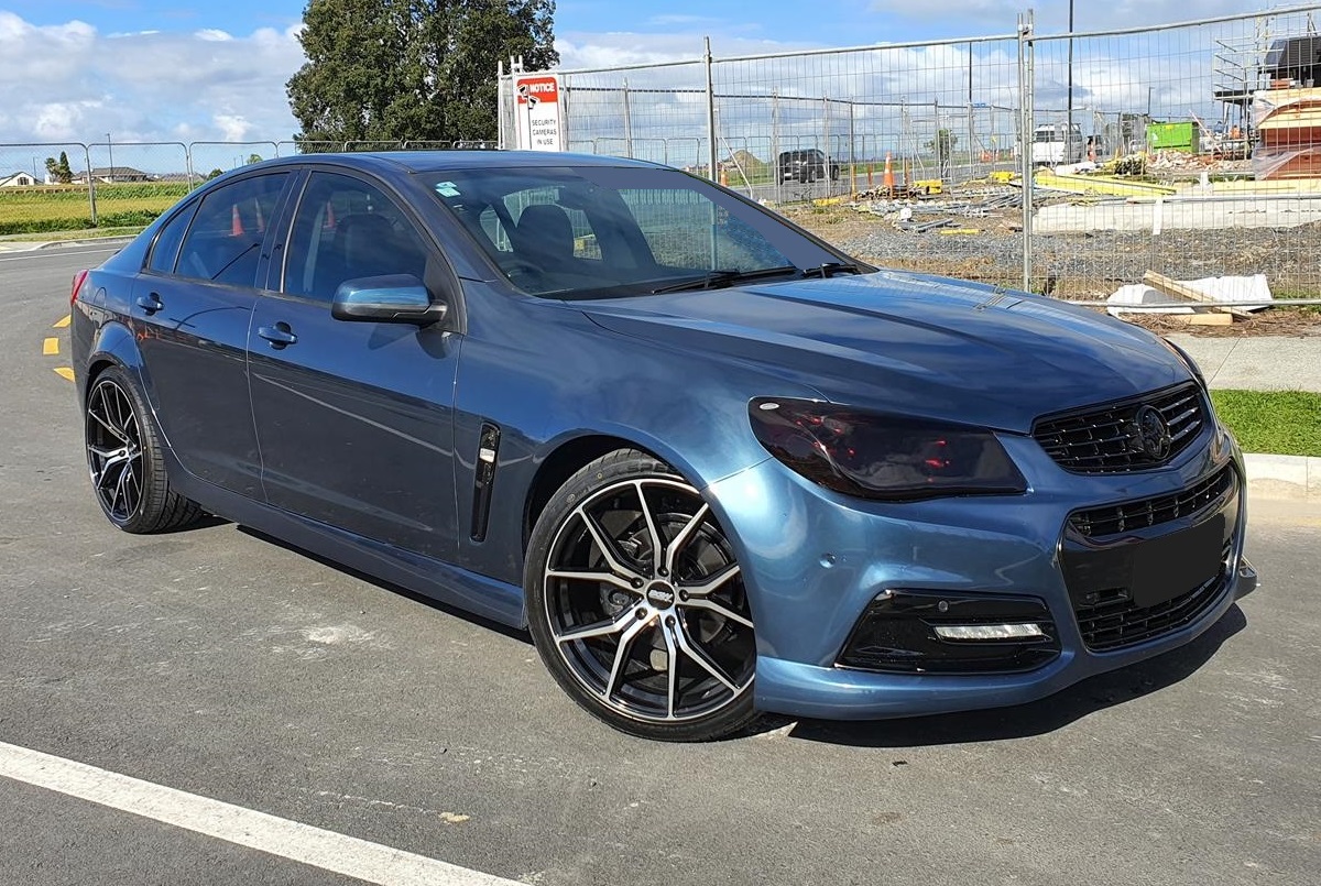 Holden Commodore VF on BGW Compton