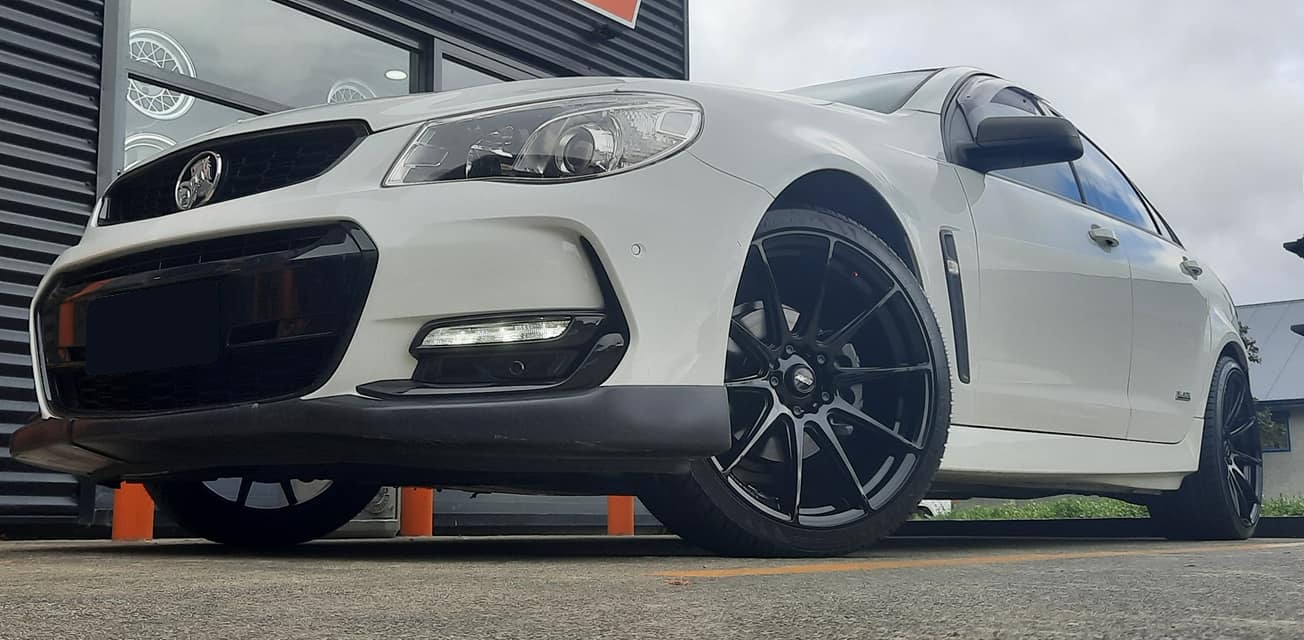 Holden Commodore VF on BGW Circuit
