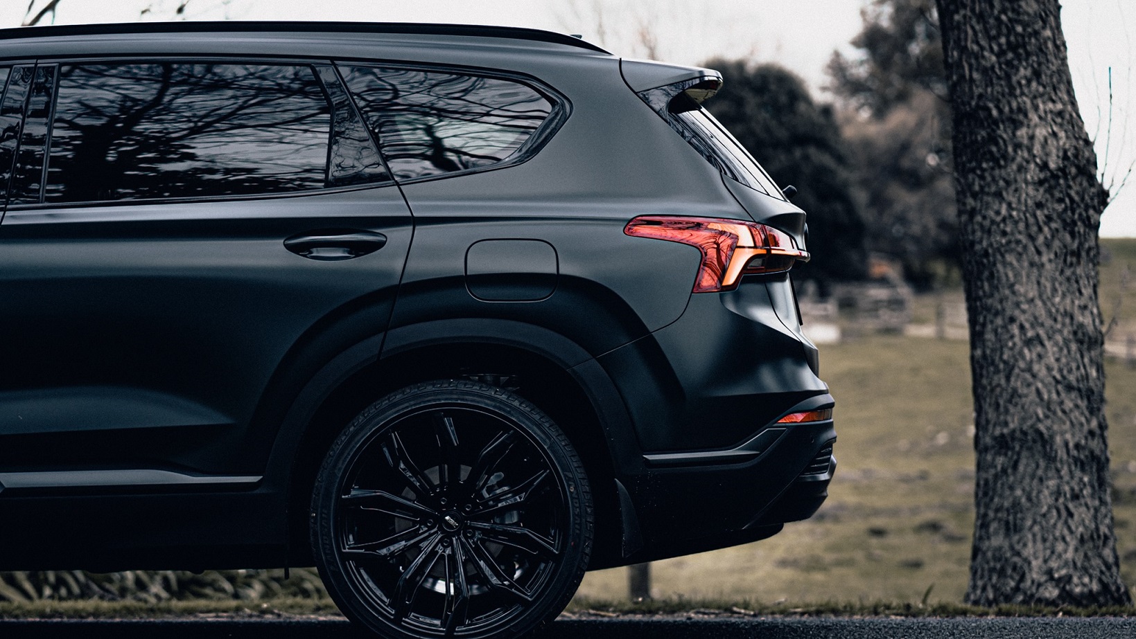 Hyundai Santa Fe on BGW Black Widow
