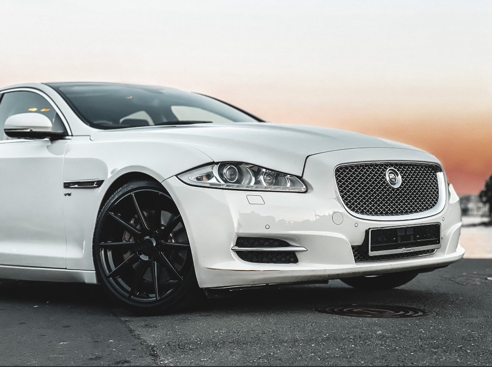 Jaguar XJ on Covert CV2