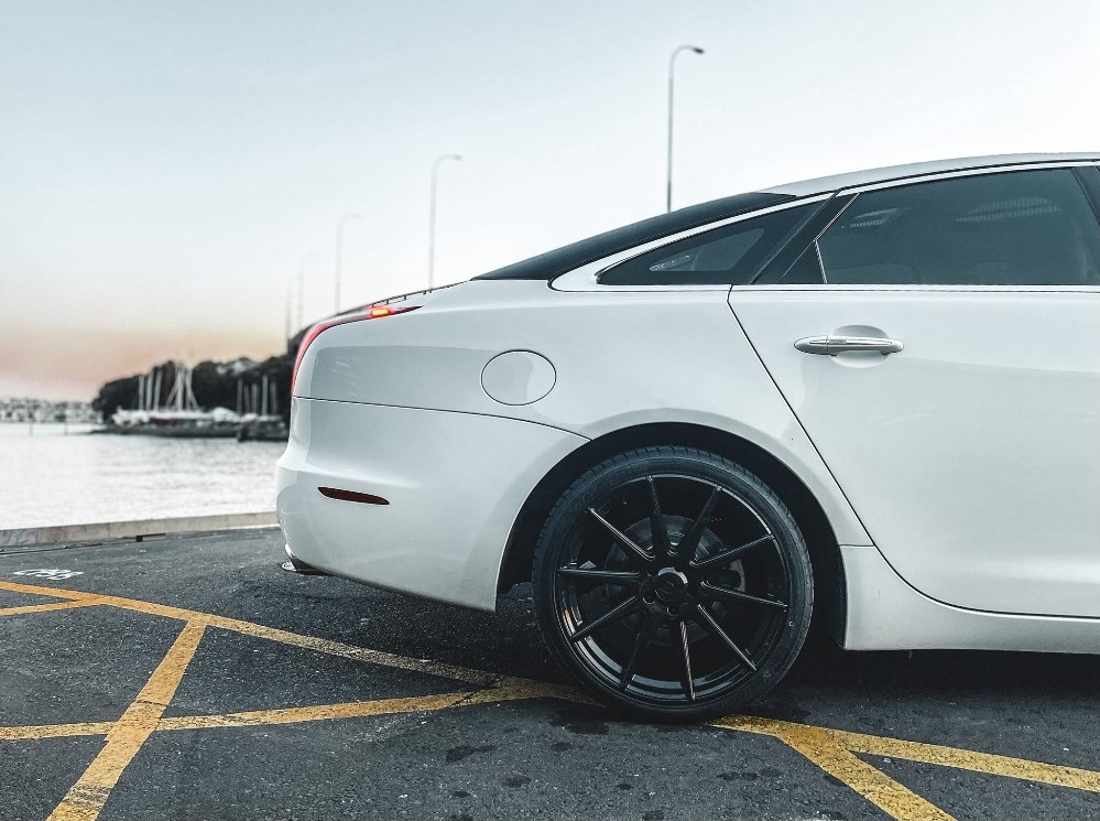 Jaguar XJ on Covert CV2