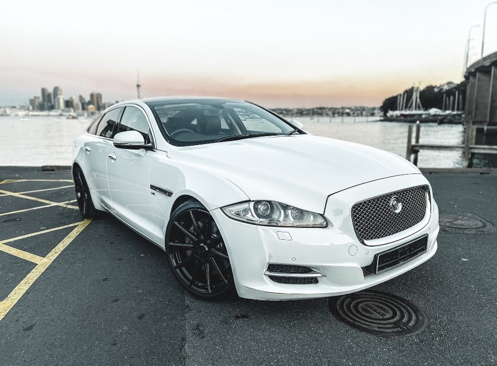 Jaguar XJ on Covert CV2