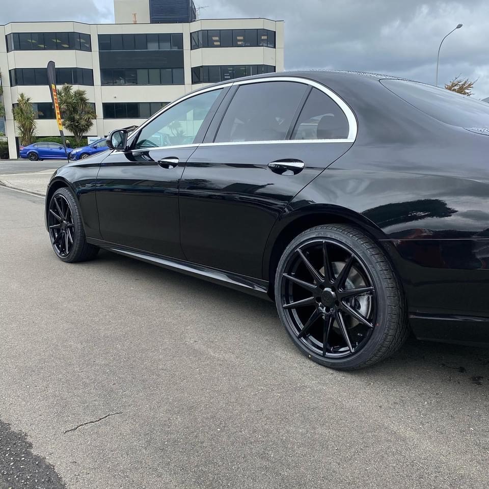 Mercedes Benz E63 on Covert CV2