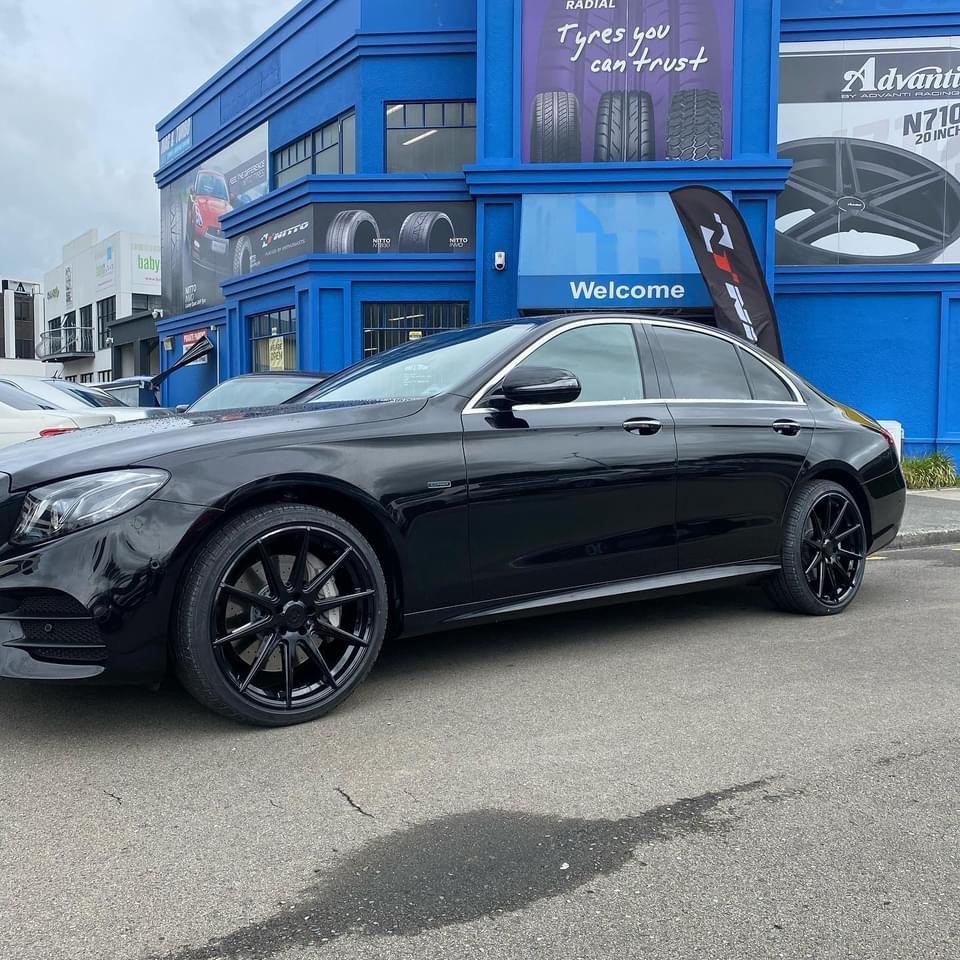 Mercedes Benz E63 on Covert CV2