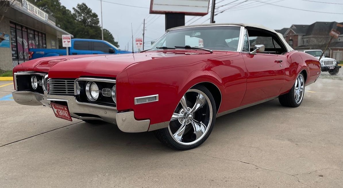 Oldsmobile Delta 88 (1967) on Ridler R695