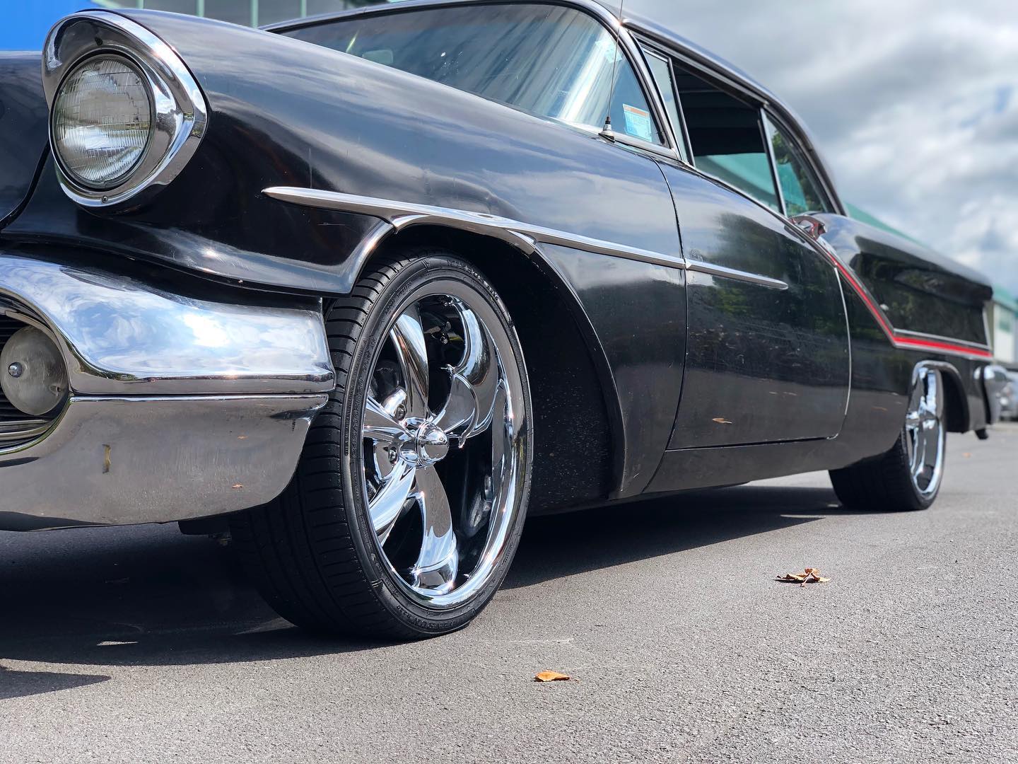 Oldsmobile 98 (1957) on Staggered Ridler R695