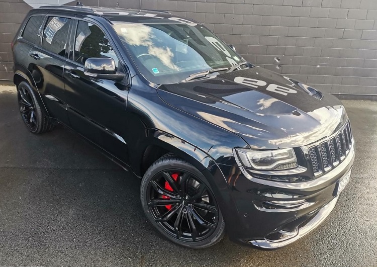 Jeep Grand Cherokee SRT on BGW Black Widow