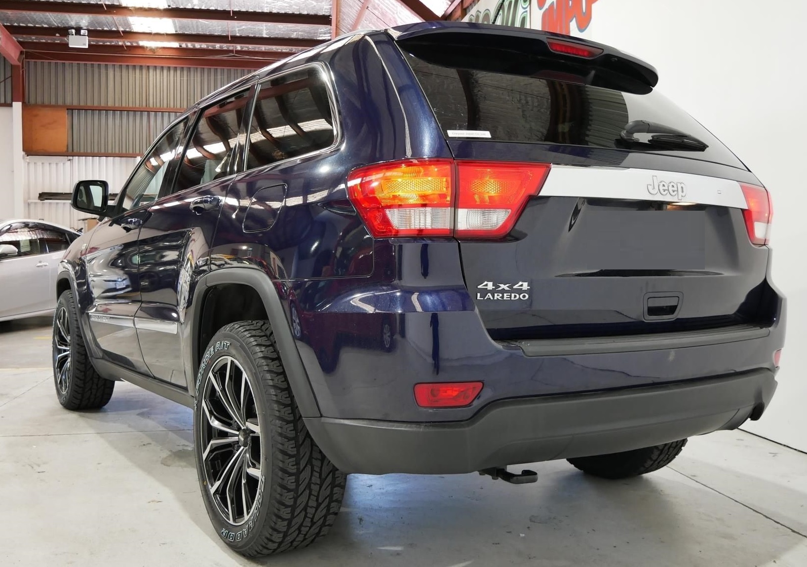 Jeep Grand Cherokee on BGW Black Widow & Touradors