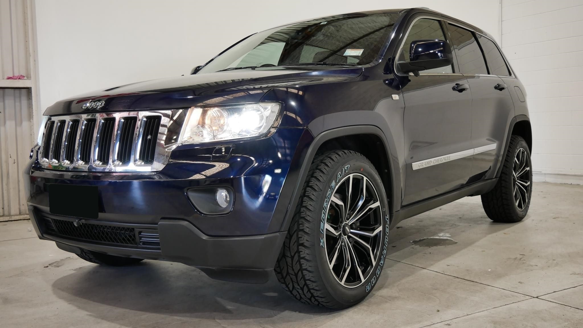 Jeep Grand Cherokee on BGW Black Widow & Touradors