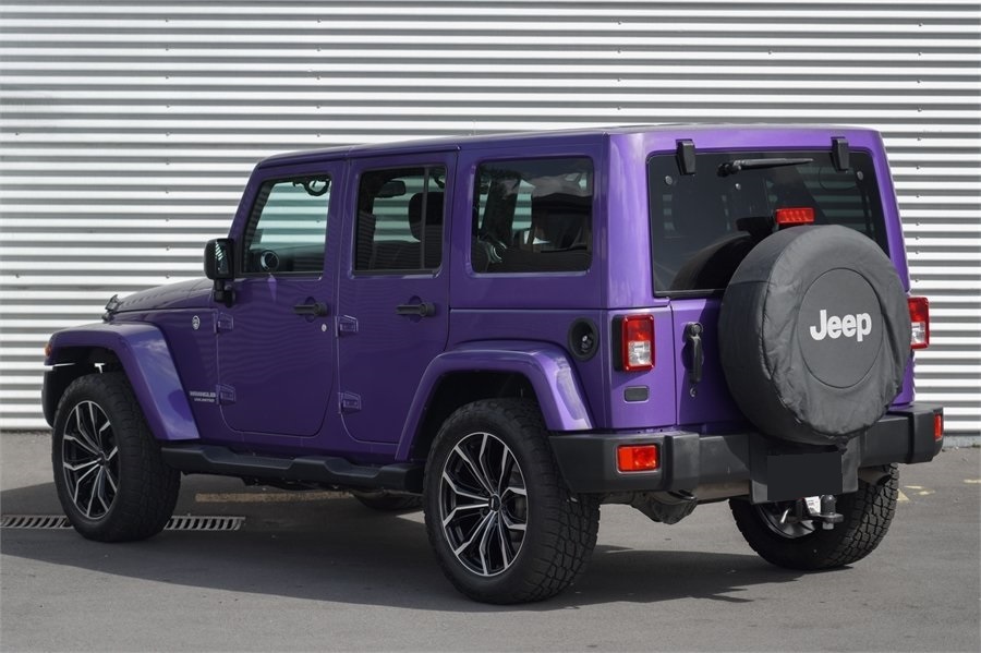 Jeep Wrangler Overland on BGW Black Widow