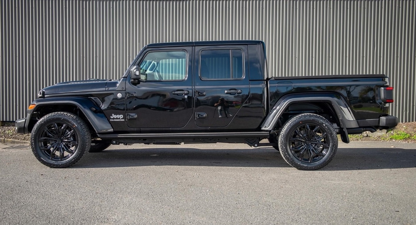 Jeep Gladiator on BGW Black Widow