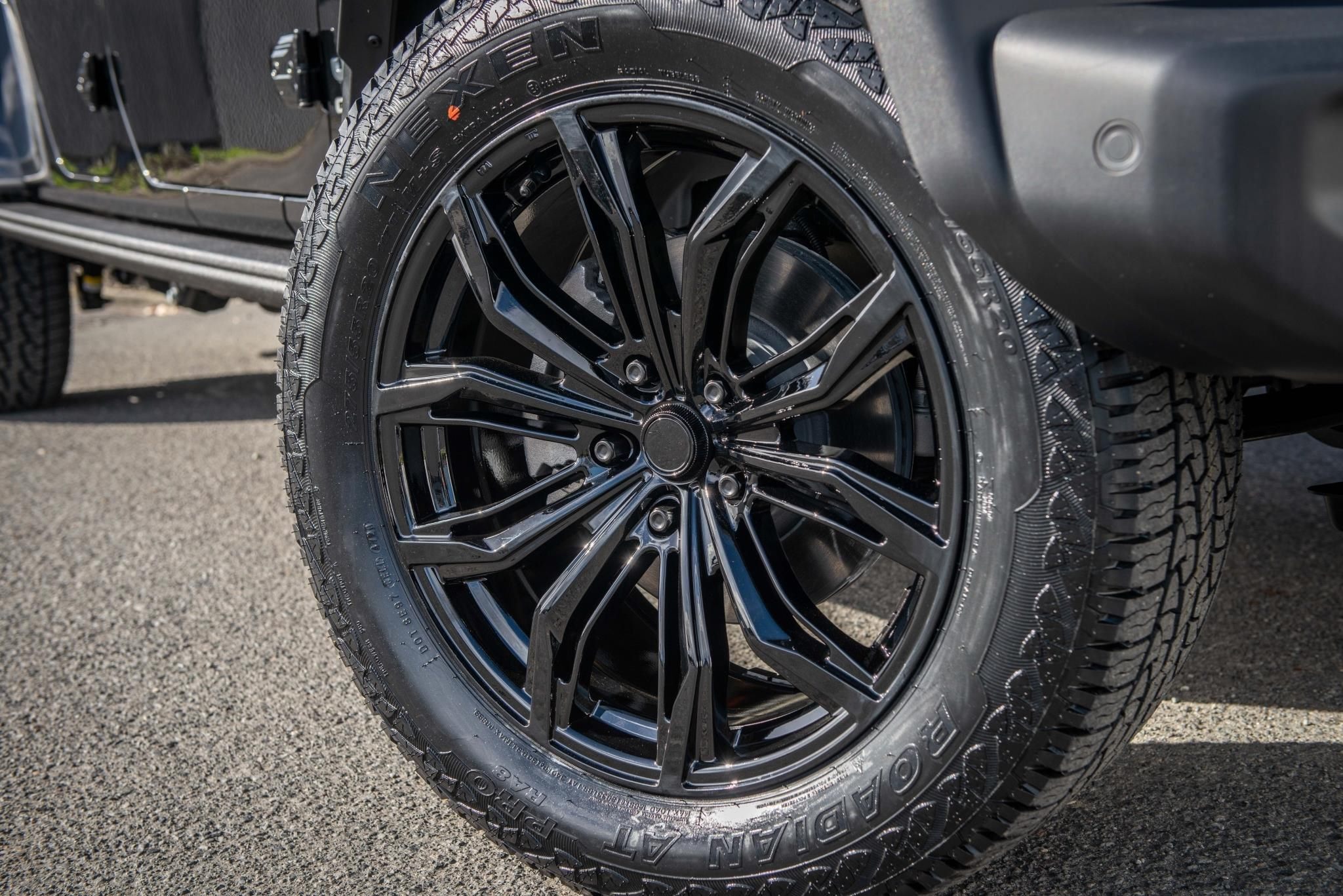Jeep Gladiator on BGW Black Widow