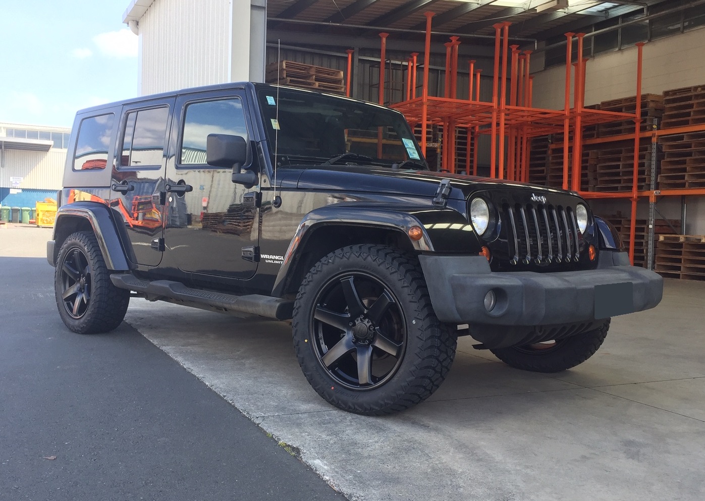 Jeep Wrangler on BGW Beast w 275/55R20 AMP A/T