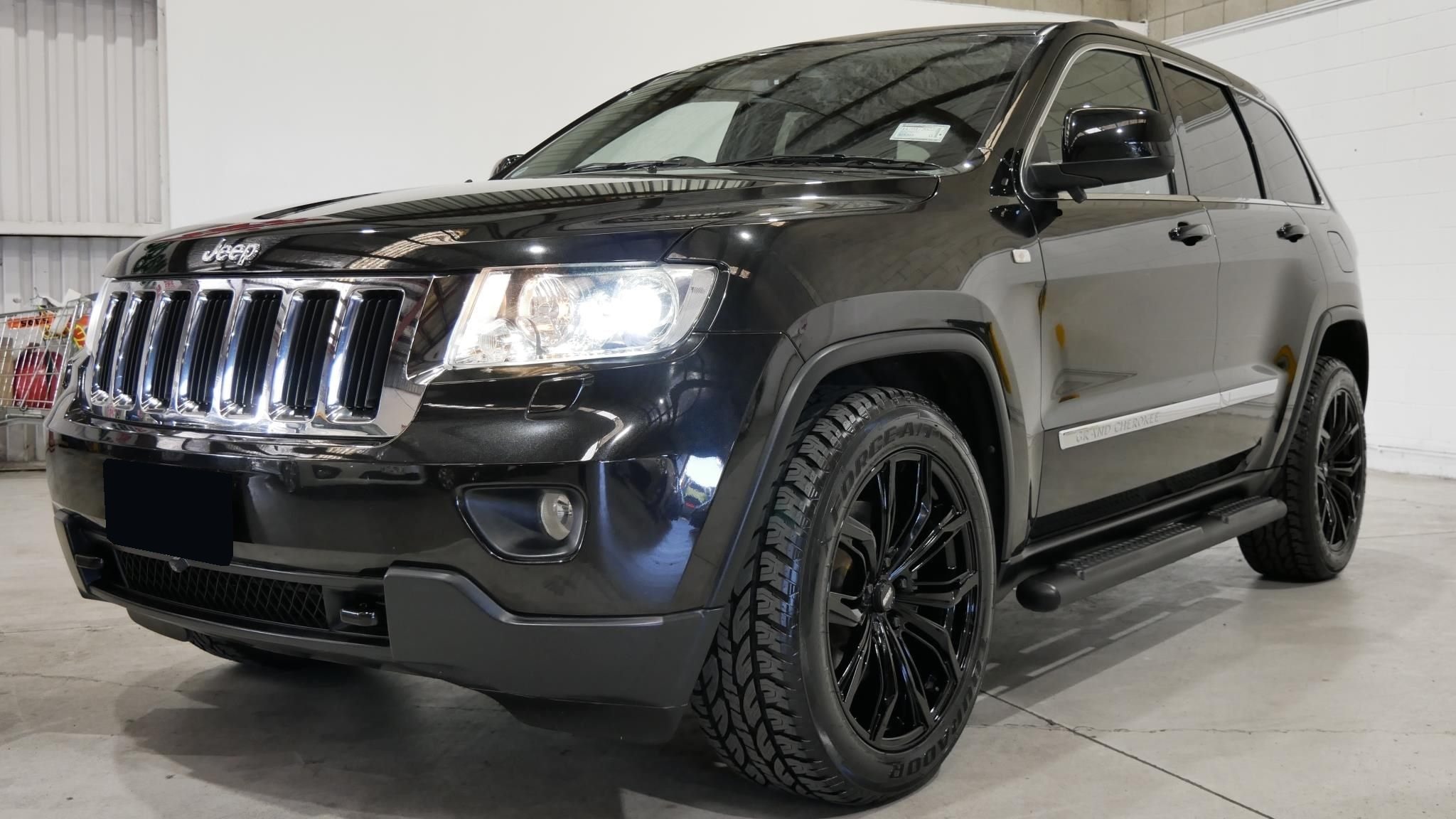 Jeep Grand Cherokee on BGW Black Widow & Touradors