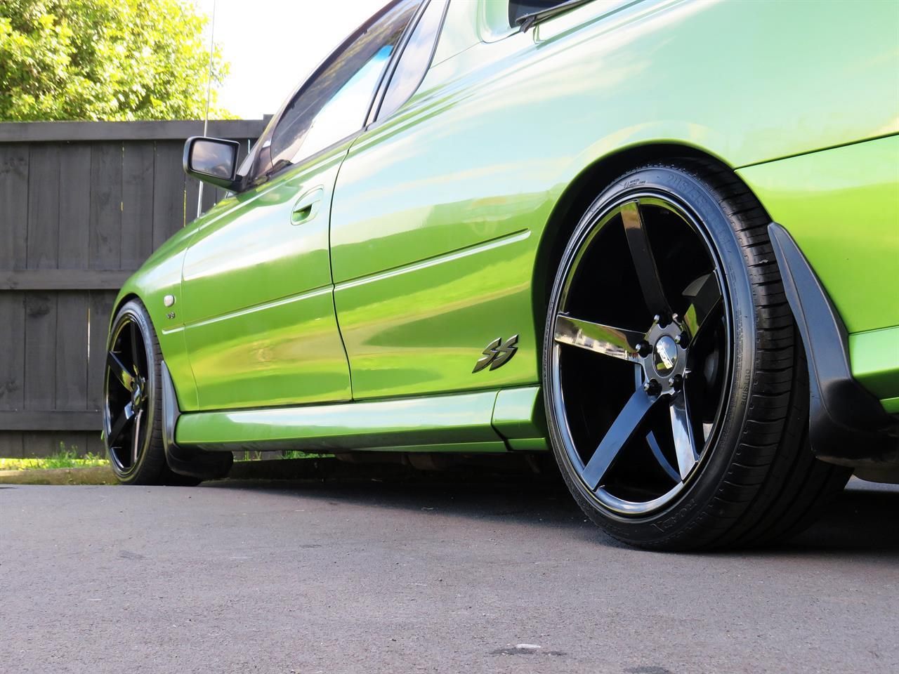 Holden Commodore SS (2003) on BGW Torque