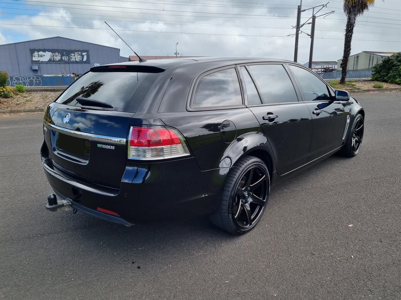 Holden Commodore VF on BGW Cartel