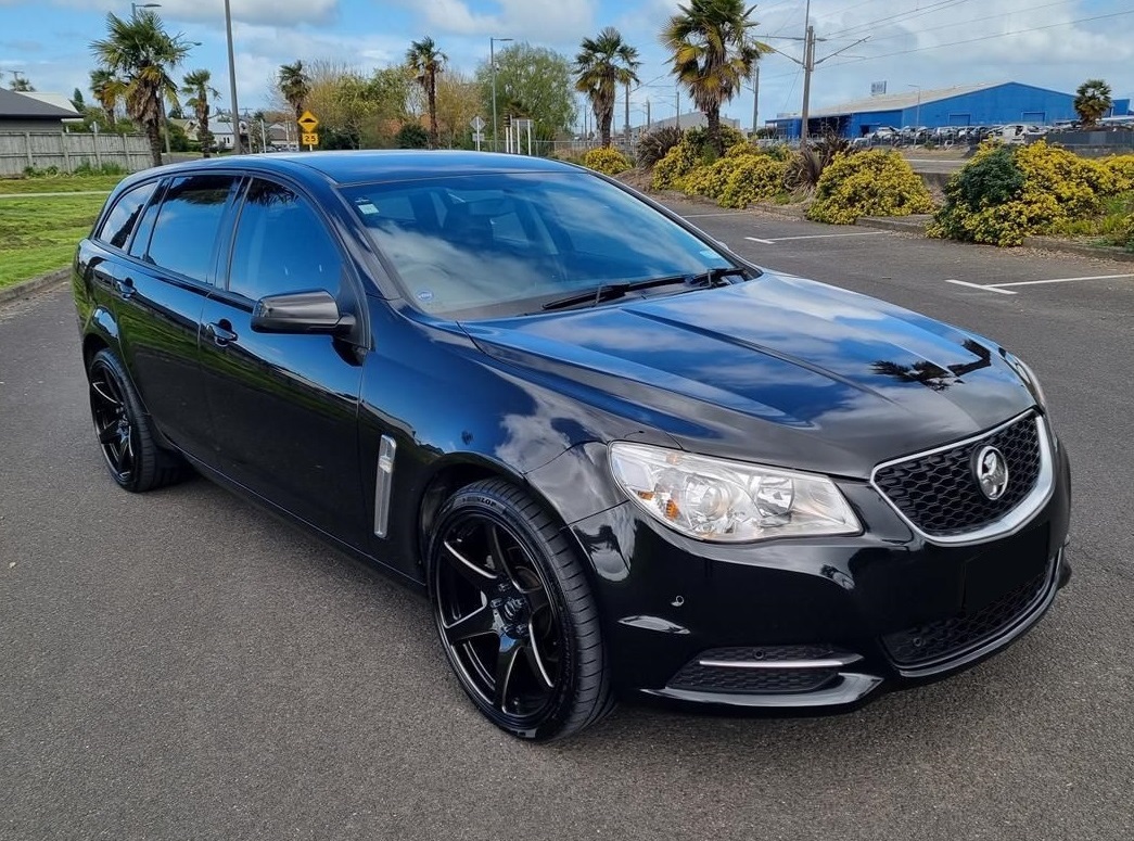 Holden Commodore VF on BGW Cartel