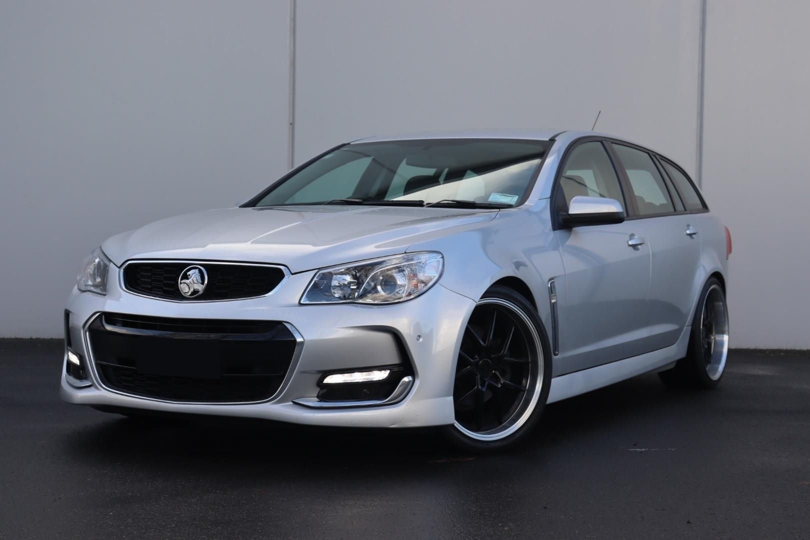 Holden Commodore VF2 on Covert CV4
