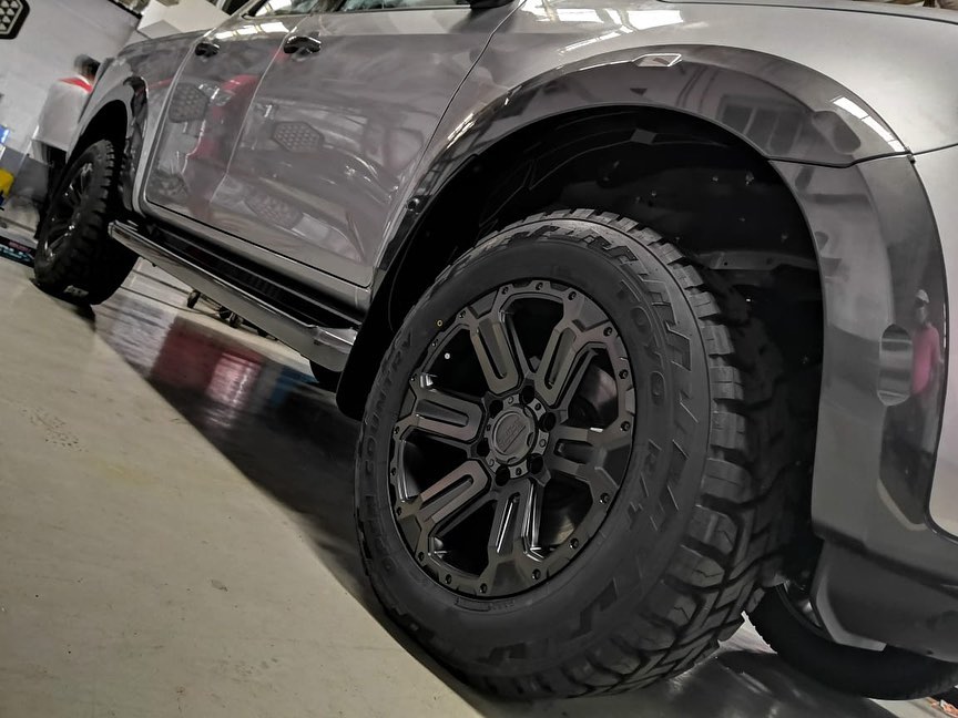 Isuzu D Max on Black Rhino Wanaka