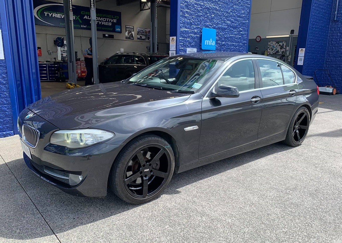 BMW 5 Series (2011) on 19 inch BGW Torque