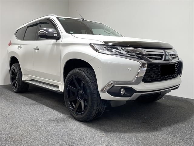 Mitsubishi Pajero (2019) on BGW Vader