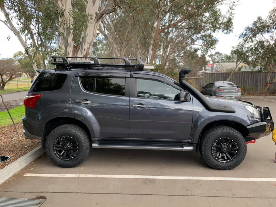 Isuzu MU-X on ROH Vapour