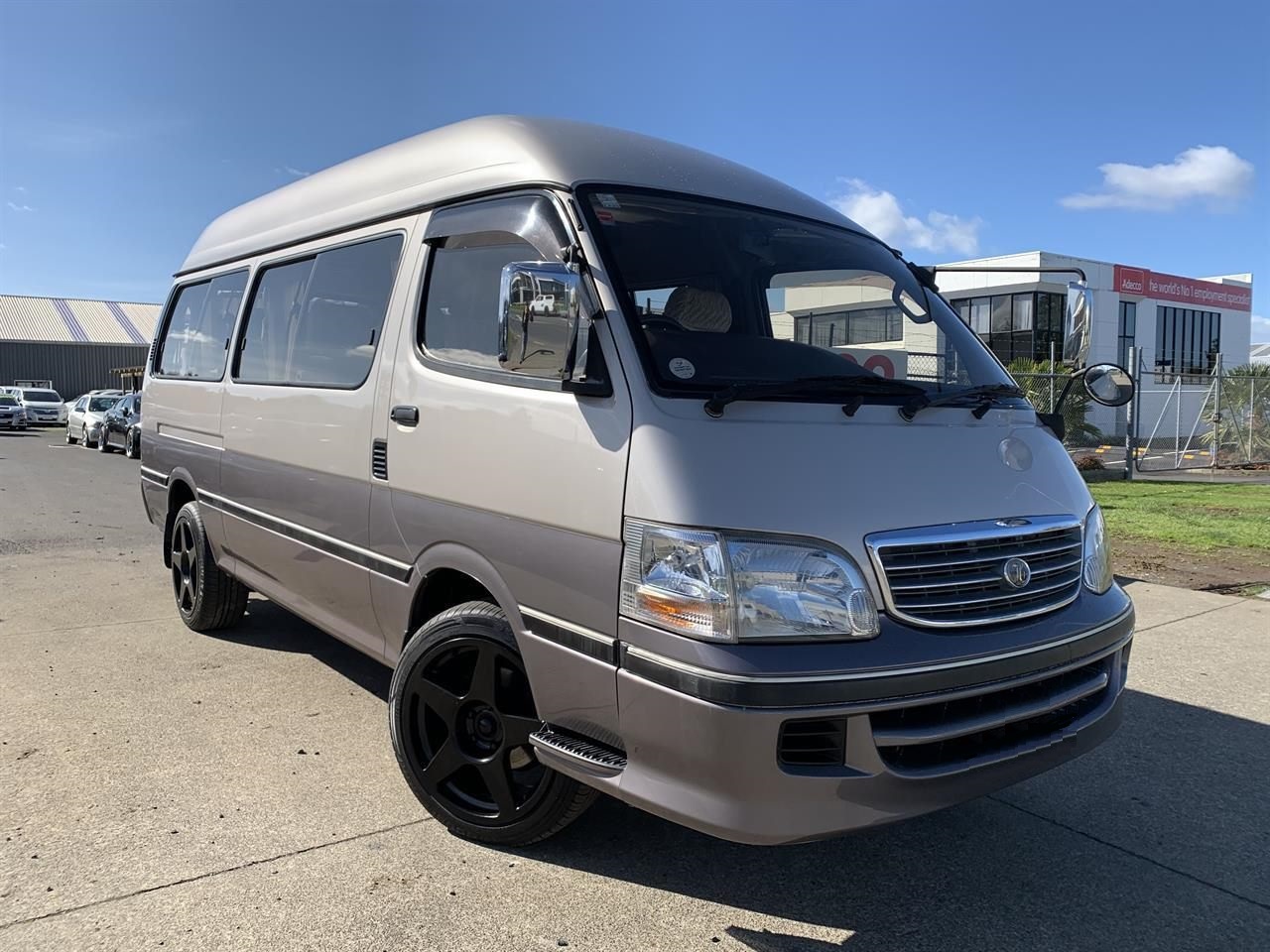 Toyota Hiace on BGW R5