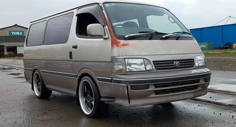 Toyota Hiace Super Custom (1995) on BGW Rampage