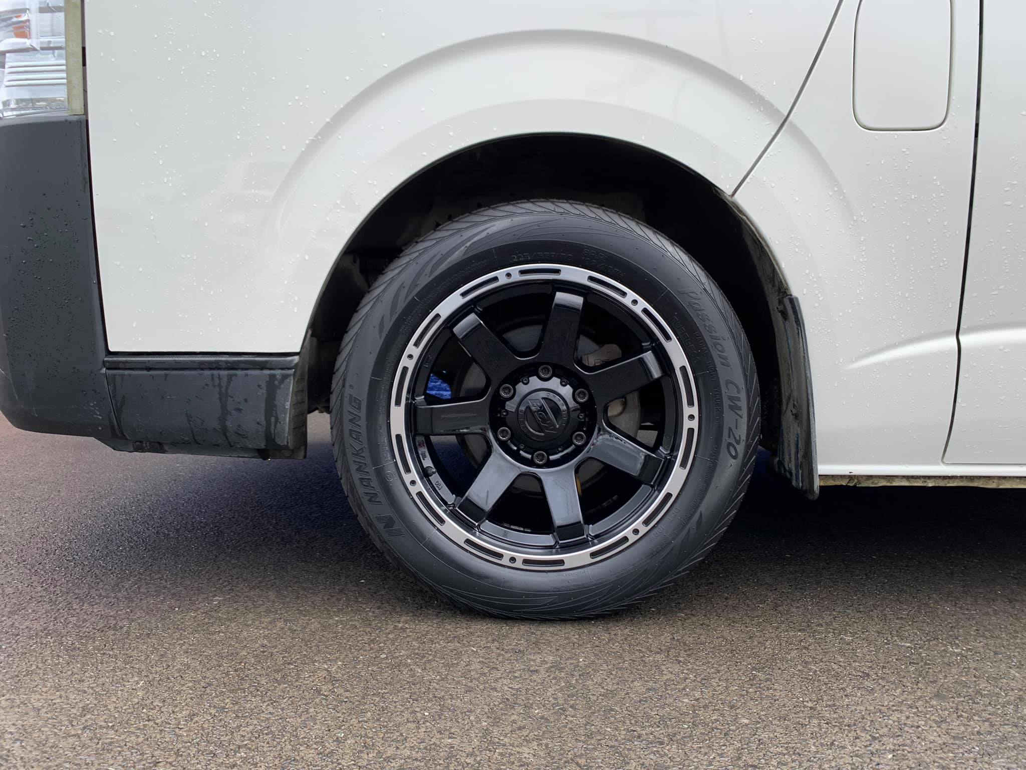 Toyota Hiace on BGW Bandit