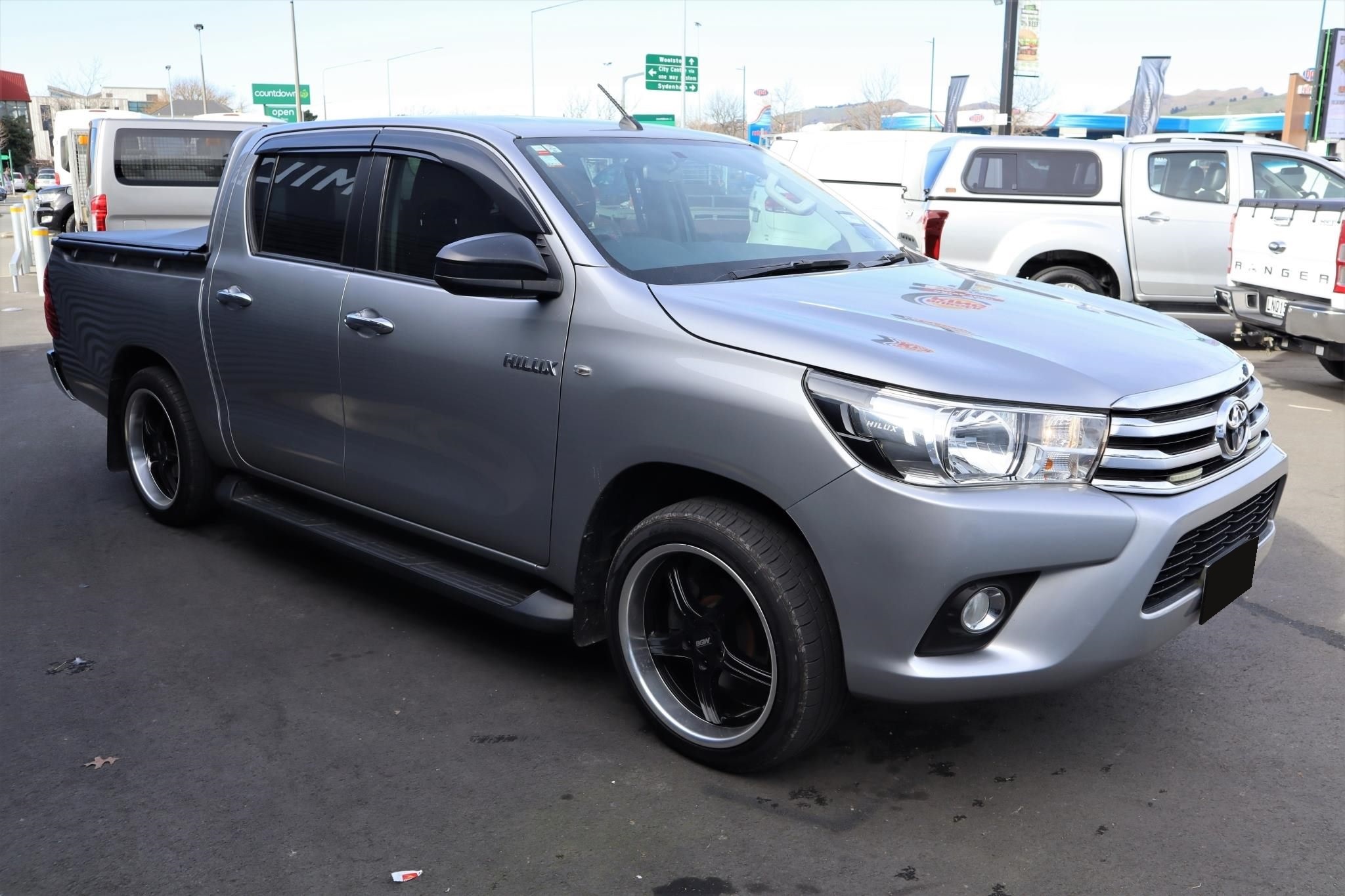 Toyota Hilux 2WD on 19 inch BGW Rampage
