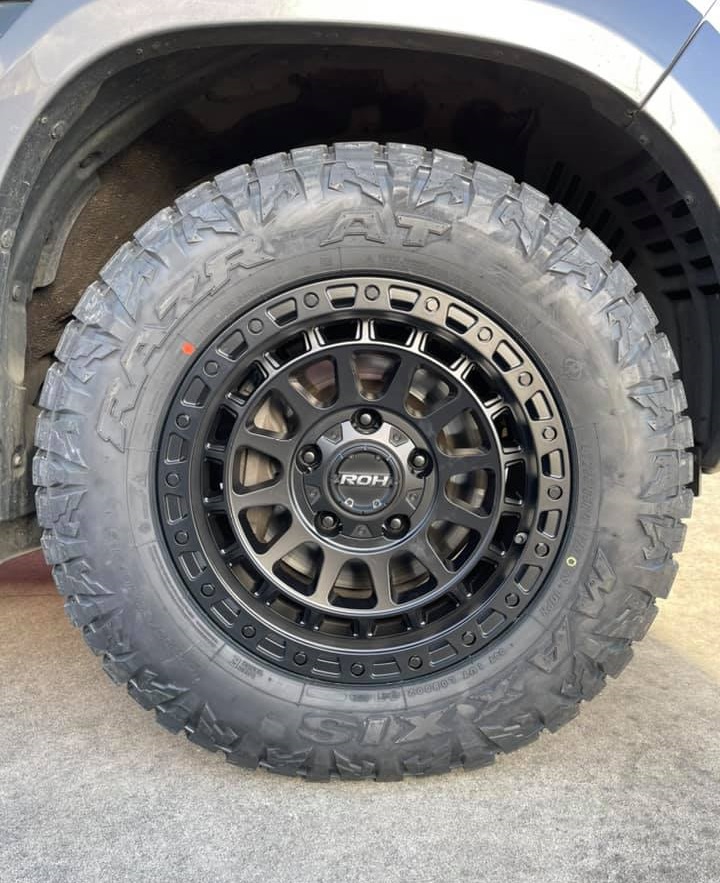 Toyota Land Cruiser 200 Series on ROH Assault