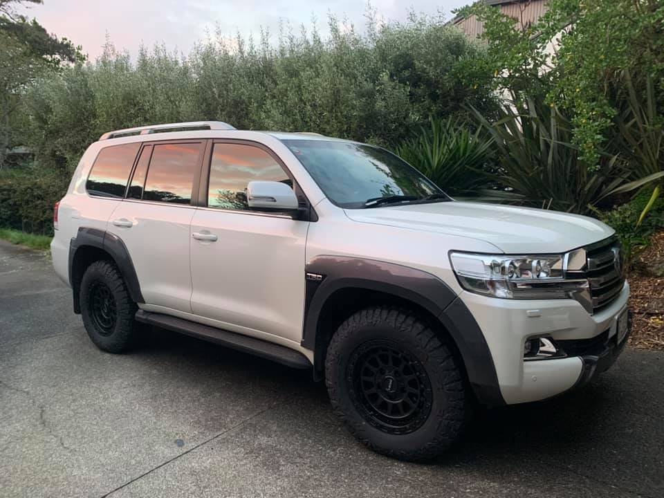Toyota Land Cruiser 200 Series on ROH Assault