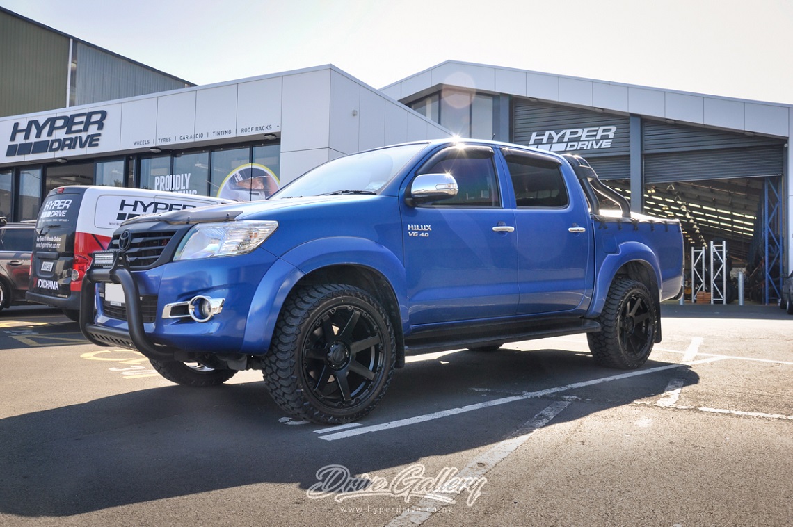 Toyota Hilux on BGW Vader w AMP AT