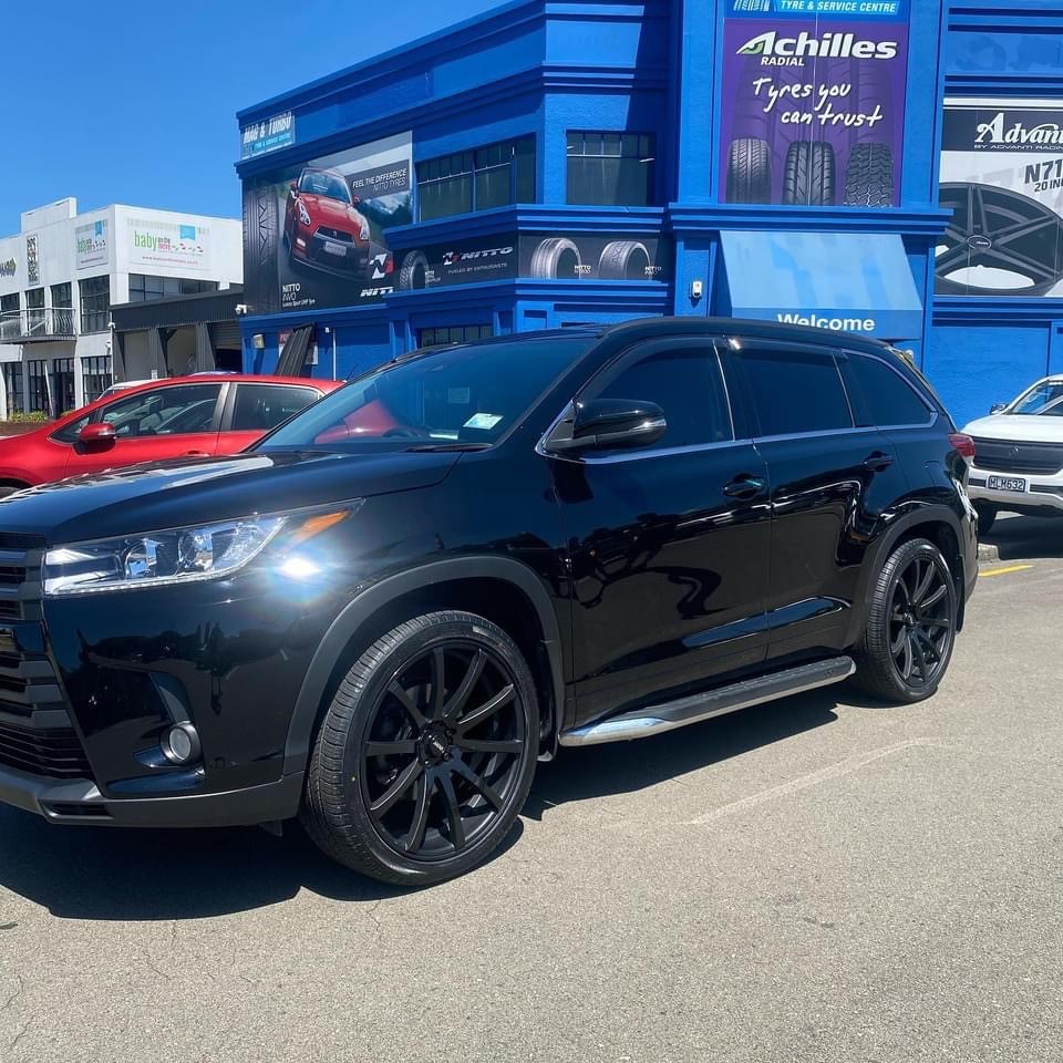 Toyota Highlander on BGW Pursuit