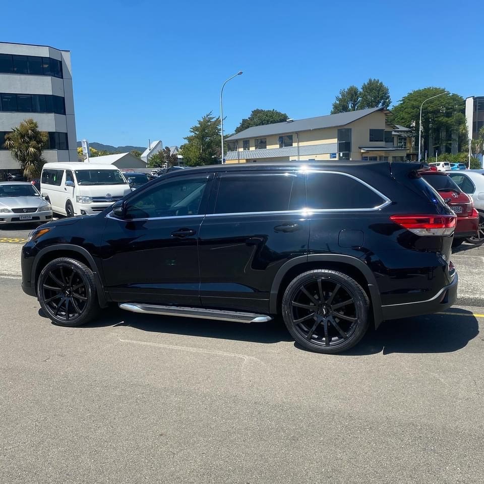 Toyota Highlander on BGW Pursuit