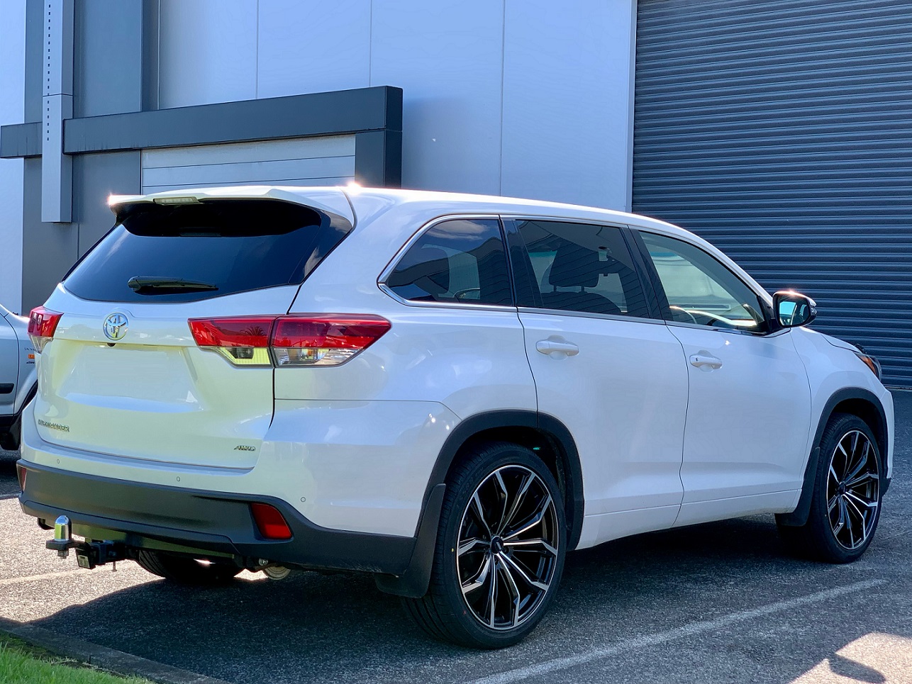 Toyota Highlander on BGW Black Widow