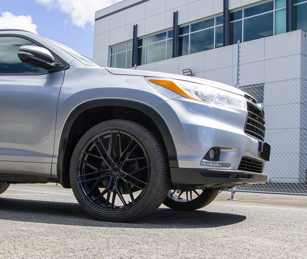 Toyota Highlander on BGW Prost