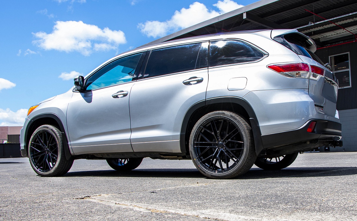 Toyota Highlander on BGW Prost